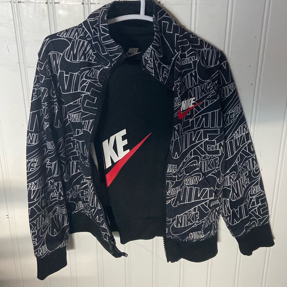 Boys 2t Nike track suit.